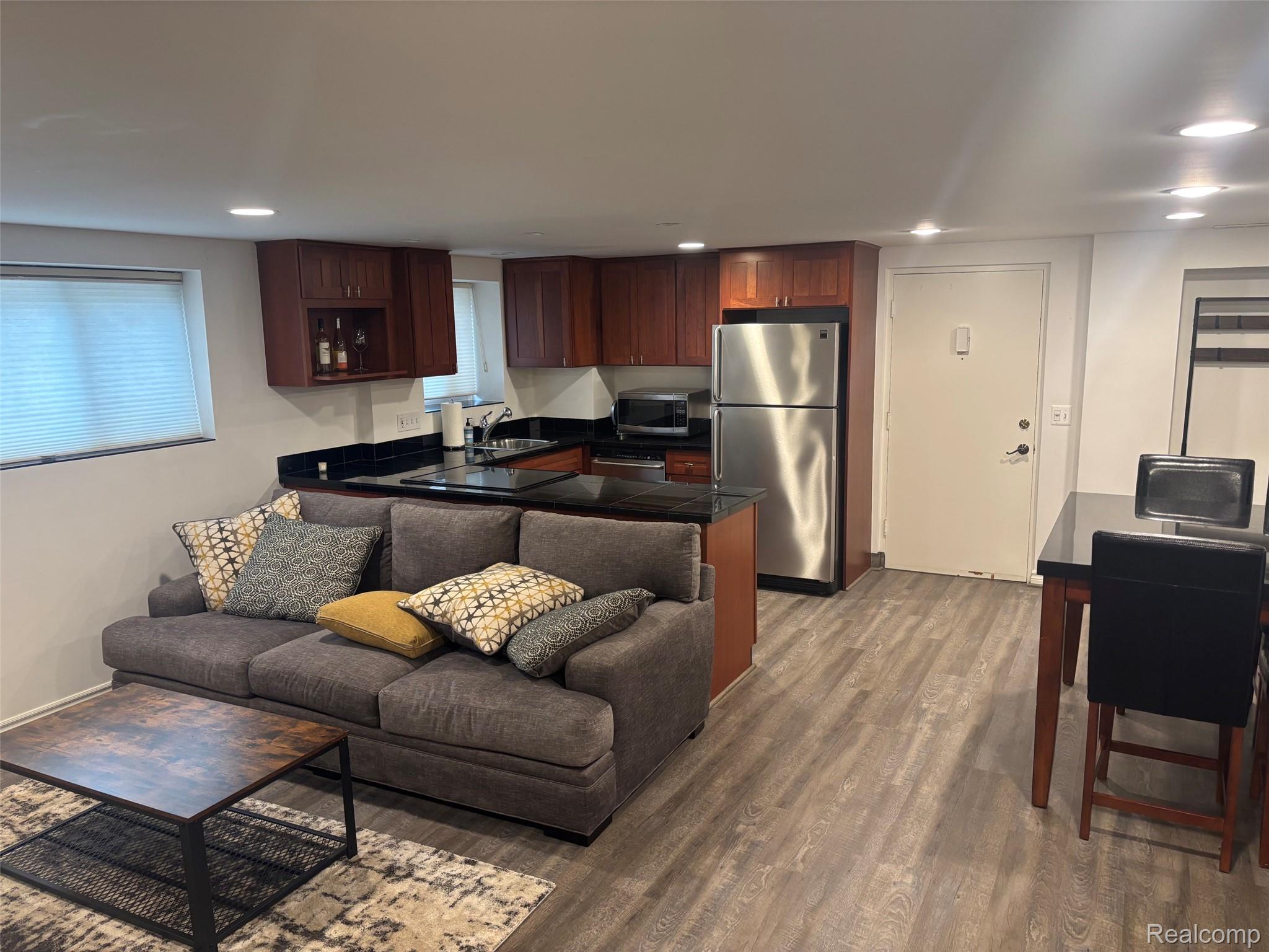 450 Oak Avenue 100