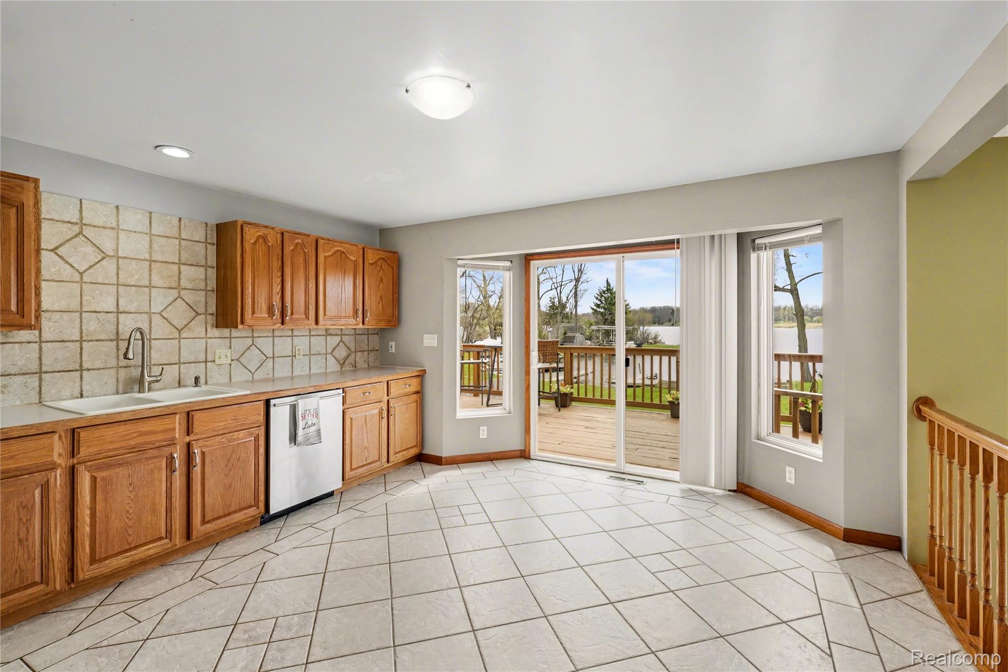 6522 BENNETT LAKE Road