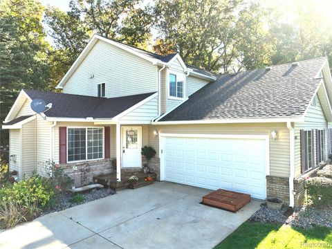 8883 Redstone Drive 2 Hamburg Township MI 48169