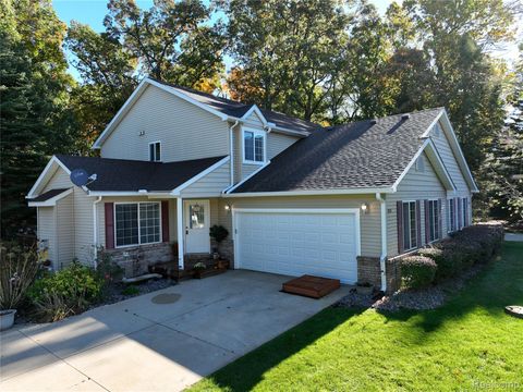 8883 Redstone Drive 2 Hamburg Township MI 48169