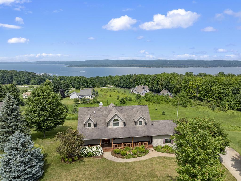 136 Lakeridge Trail