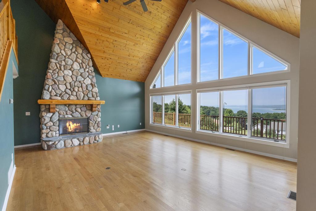 136 Lakeridge Trail