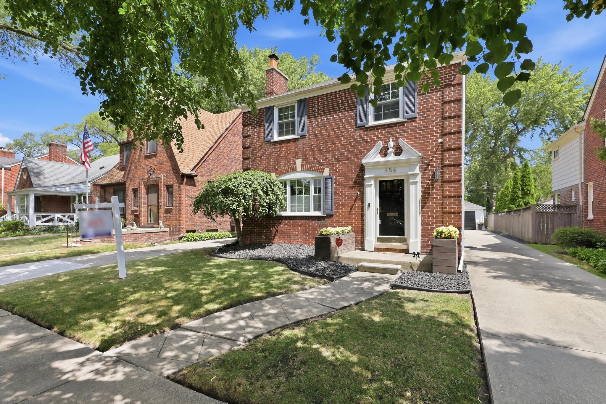 456 Manor Street
