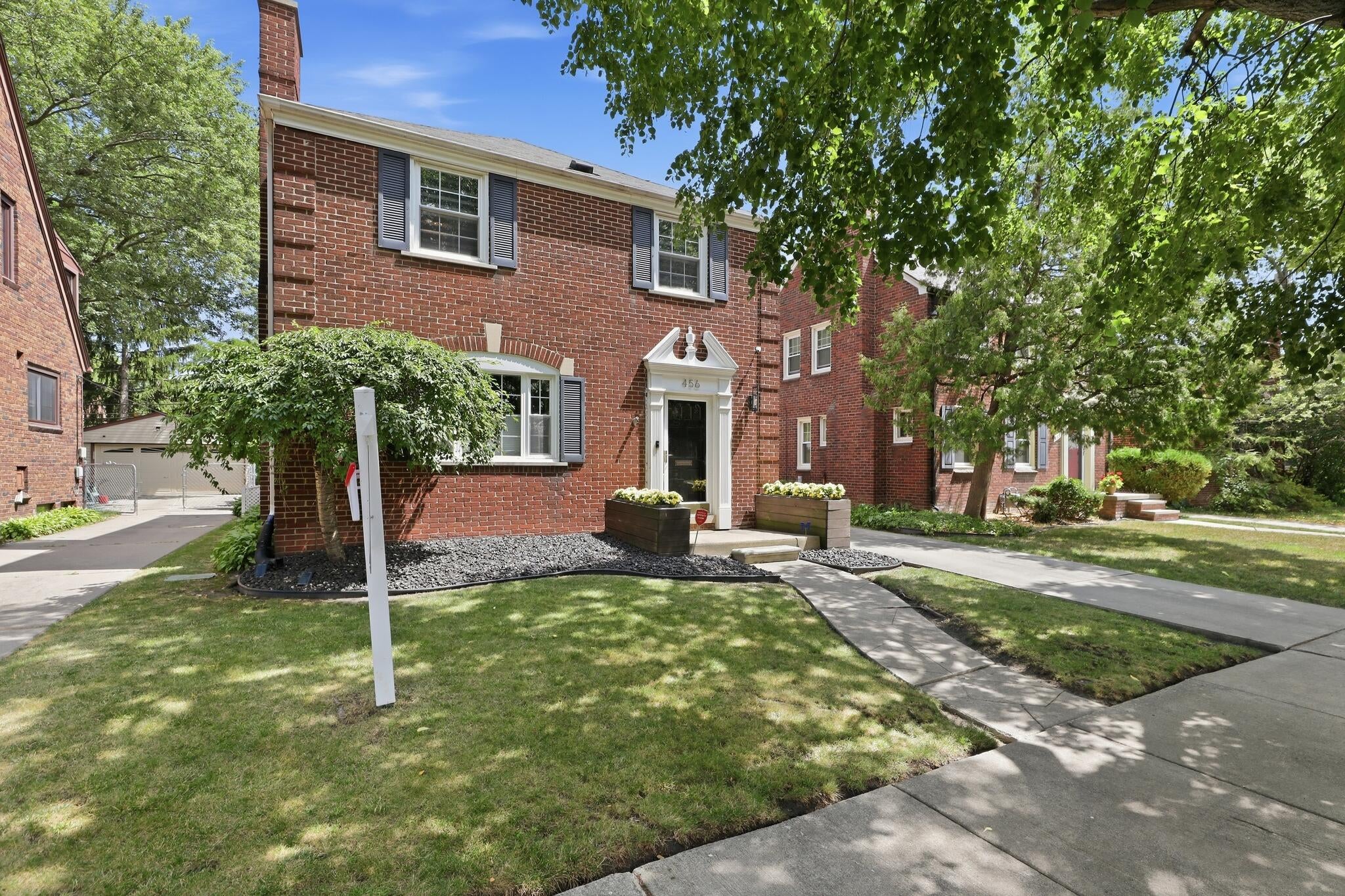 456 Manor Street