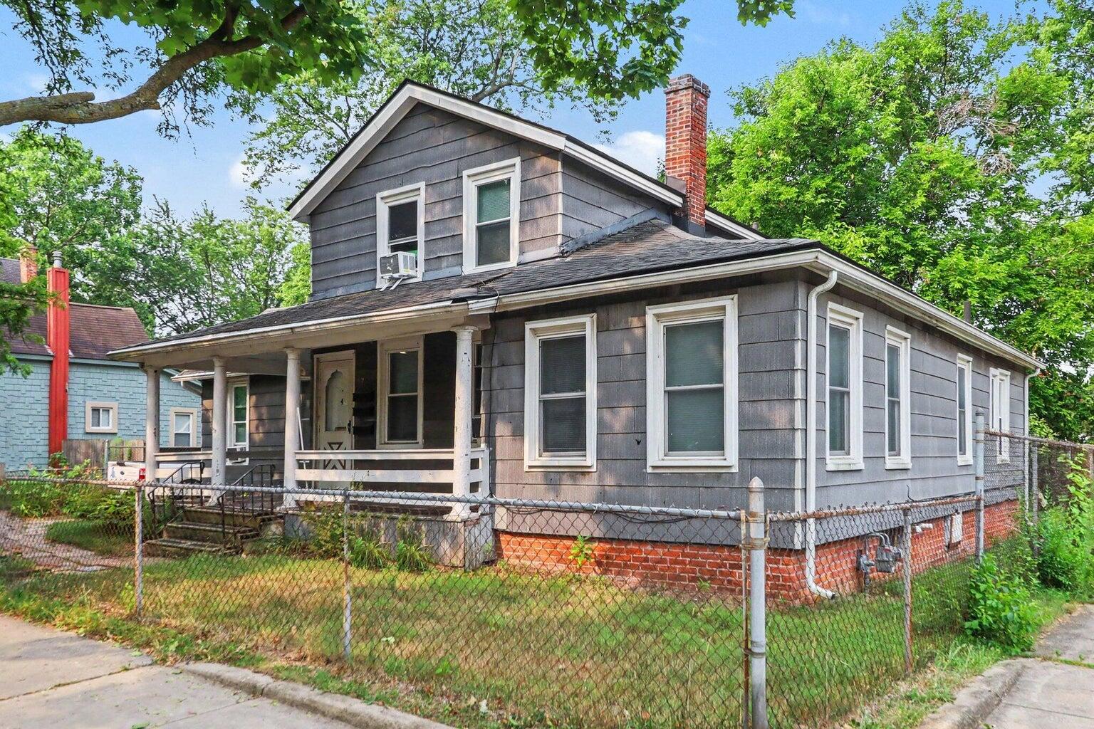 718 Lowell Street