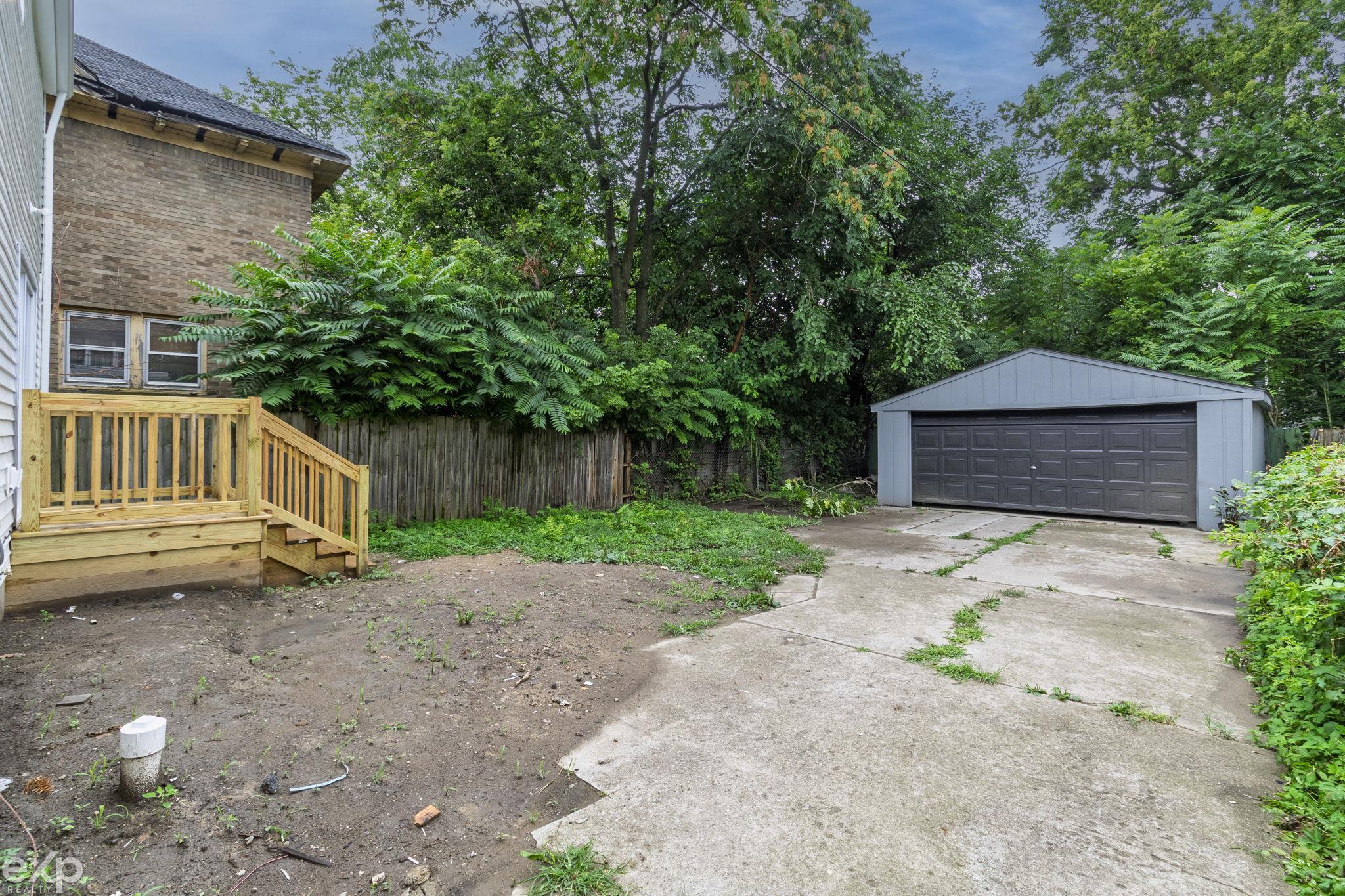 2744 Lawrence Street