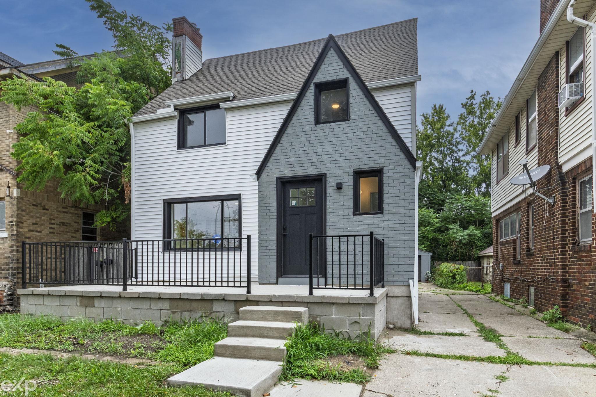 2744 Lawrence Street