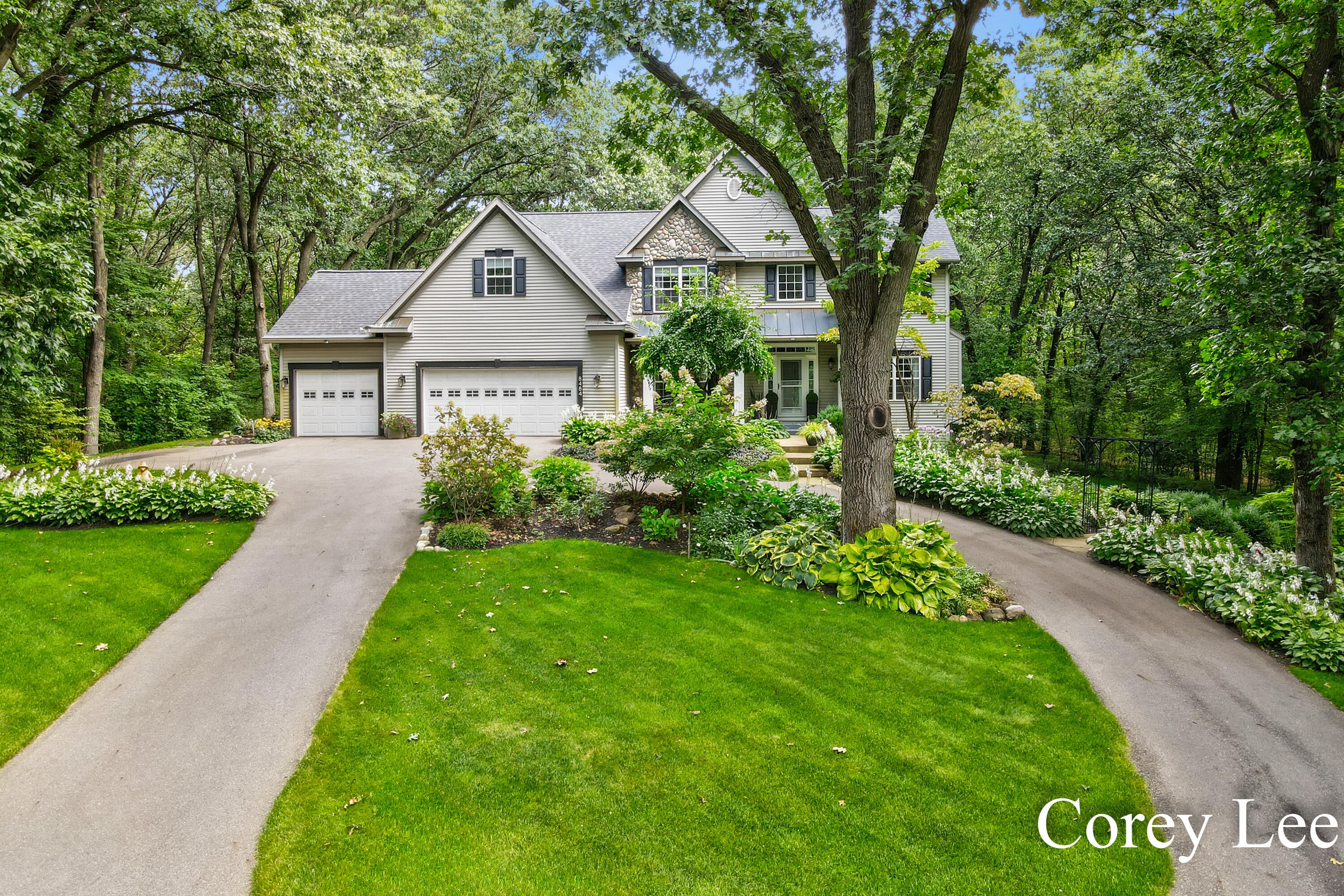8484 Rocky Pines Drive NE