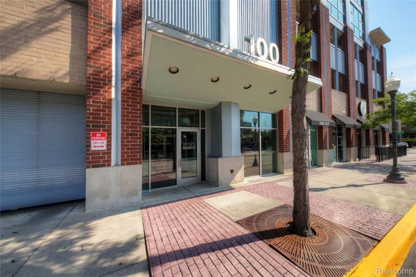 100 W 5TH ST APT 610, ROYAL OAK, MI 48067 - Image f3b7df70b2bdce157ccb5631b58500e4/2235826826