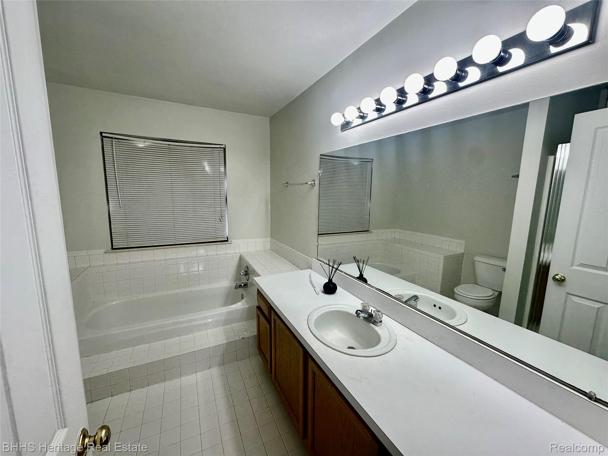 Pittsfield Charter Township, Michigan 48197, United States, 4 Bedrooms Bedrooms, ,4 BathroomsBathrooms,Residential,Active,227835