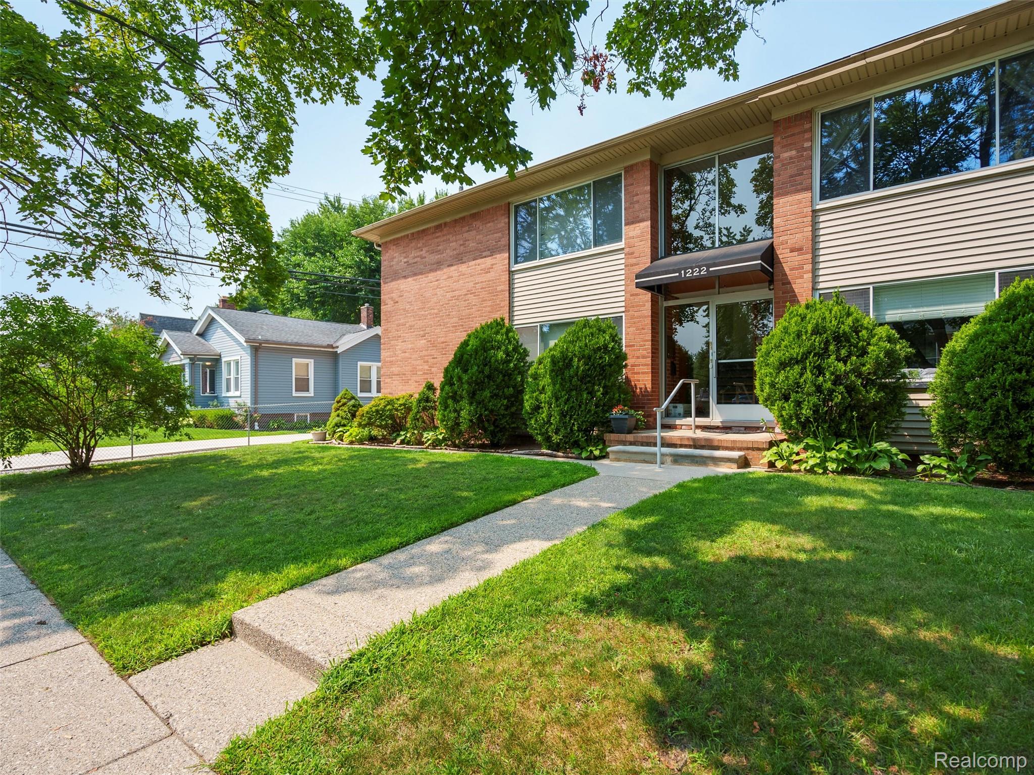 1222 E Lincoln Avenue 4
