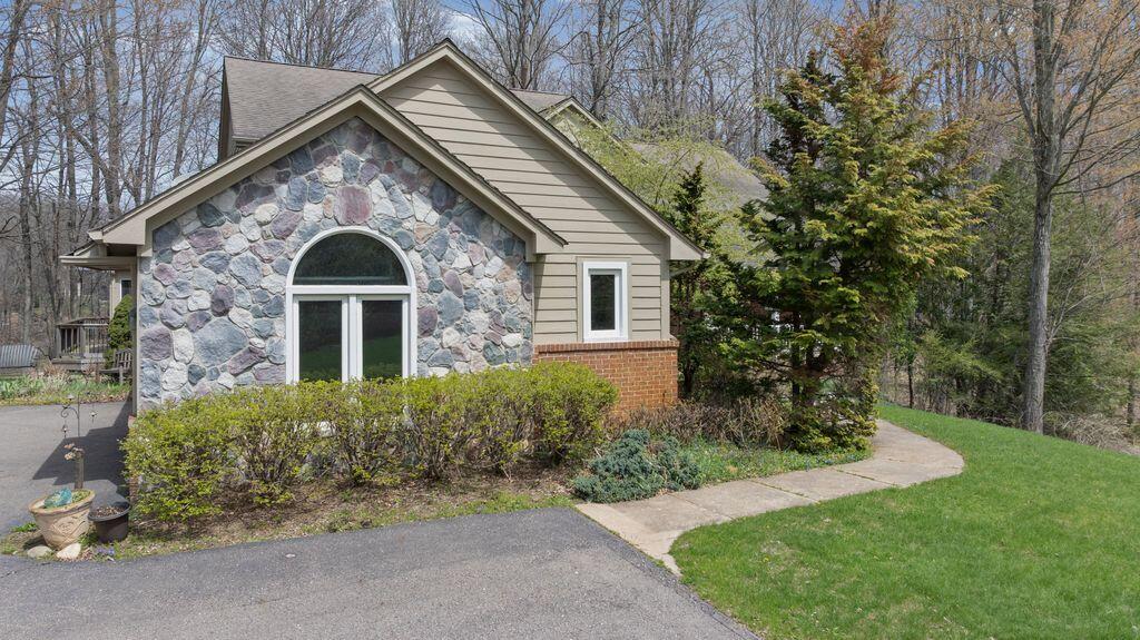 5990 Lynne Hollow Drive