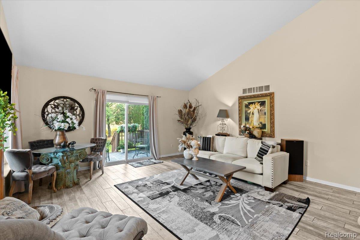 5352 Pine Needle Drive