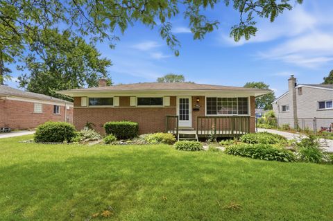 Photo of 35843 Rewa Street, Clinton Charter Township, MI 48035 (MLS # 81026029871)