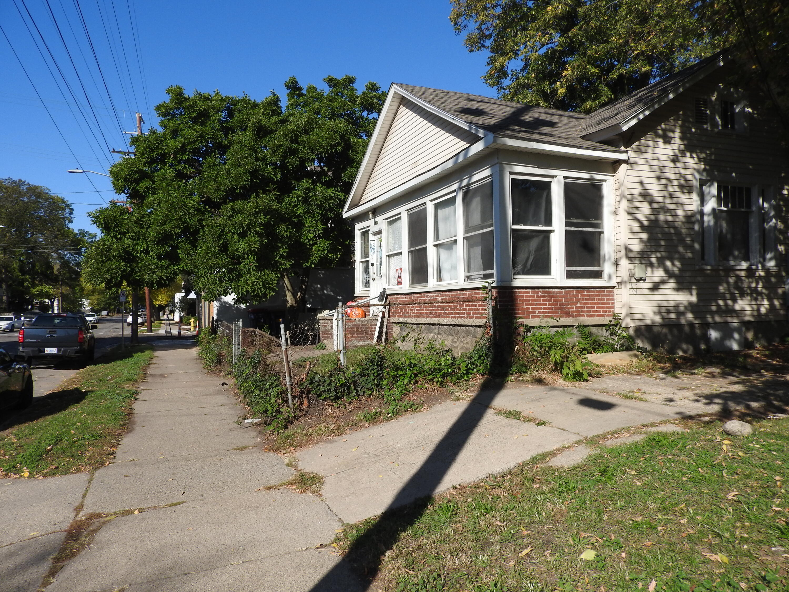 823 W Fulton Street W