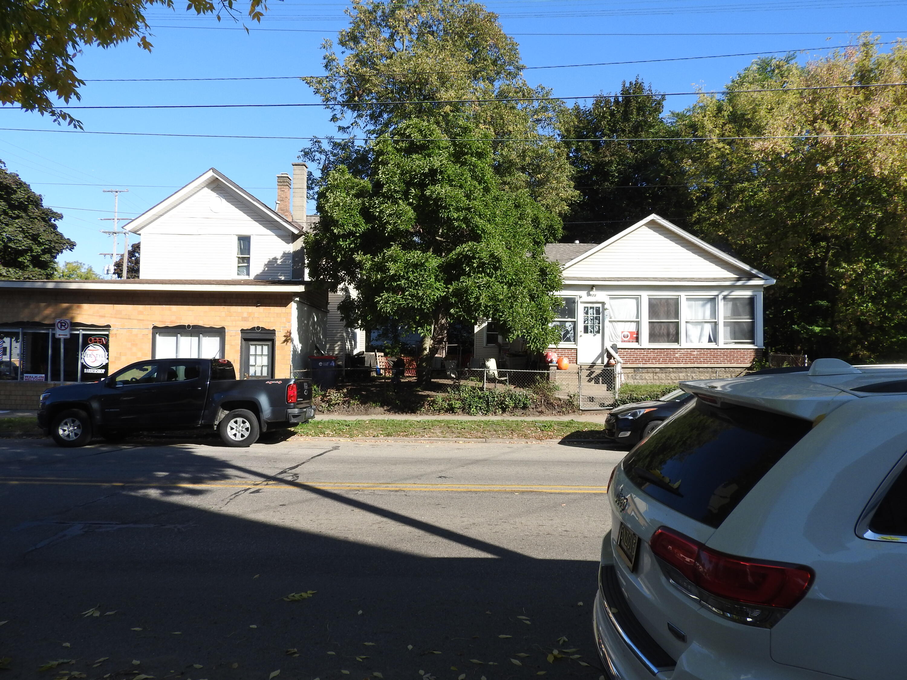 823 W Fulton Street W