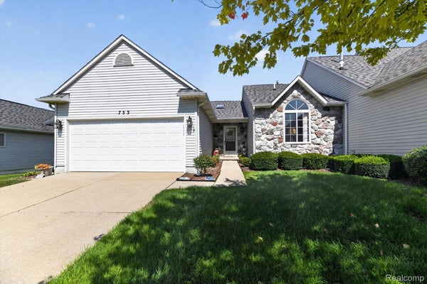 753 CHALLENGING TRL, SOUTH LYON, MI 48178 - Image f3e9cce81cbebbe8ea3e7e8df29f6787/2335642188