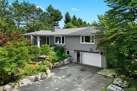 1785 Middle Road Highland Charter Township MI 48357