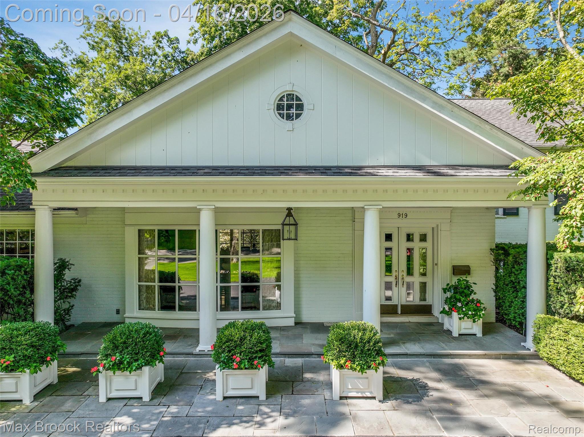 919 W Glengarry Circle