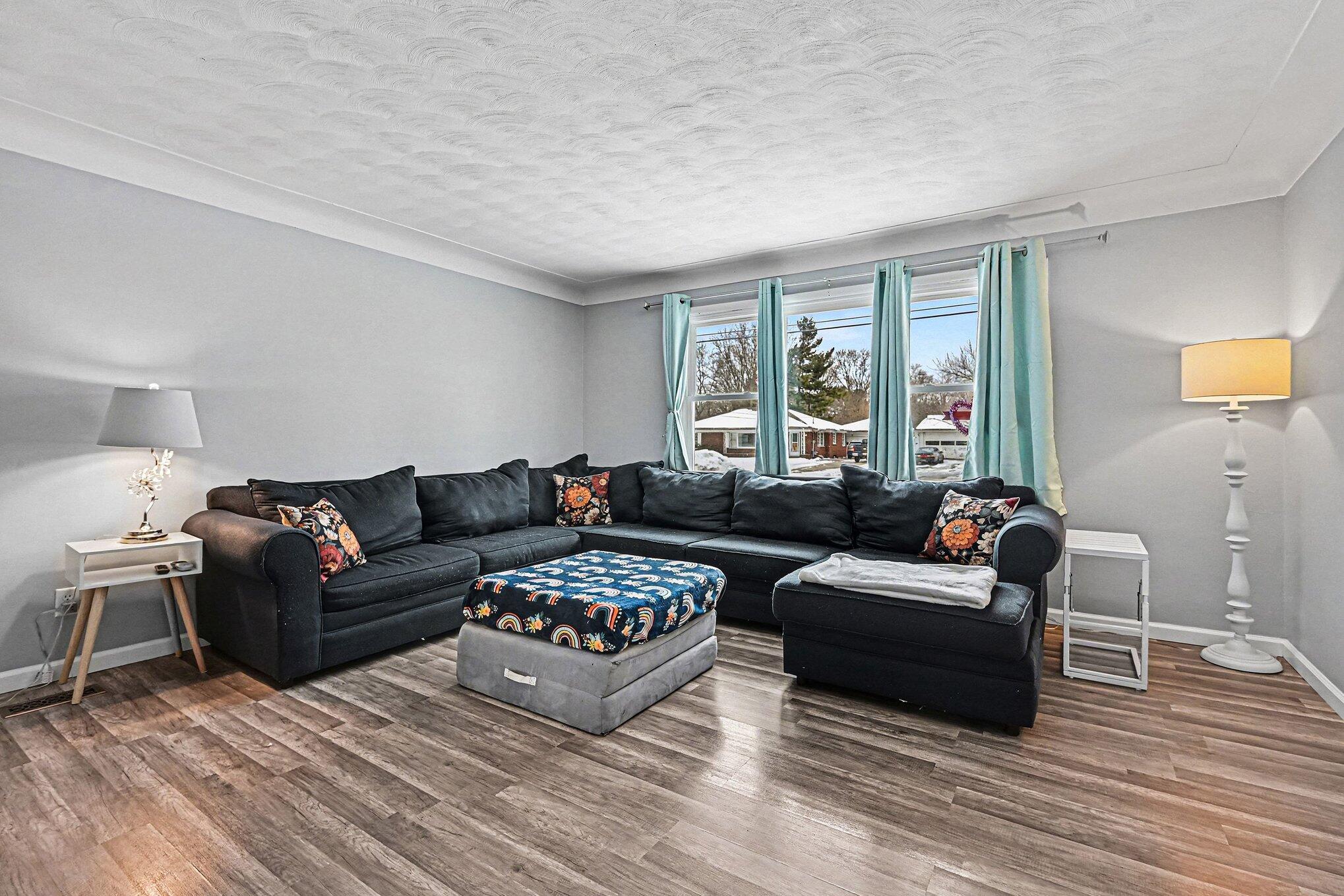 2910 Parchmount Avenue