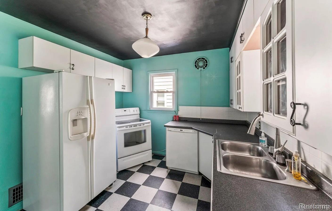 6652 Rockdale Street