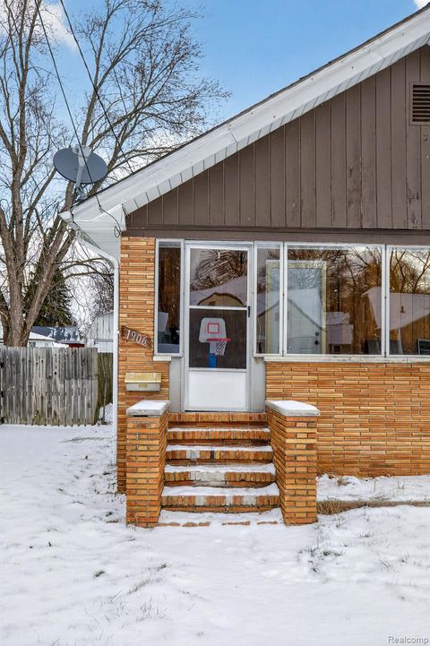 1906 Allegan Street Saginaw City MI 48602