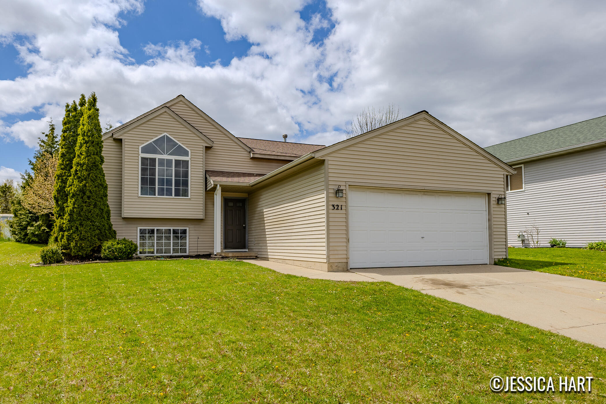 321 Pioneer Trail NE