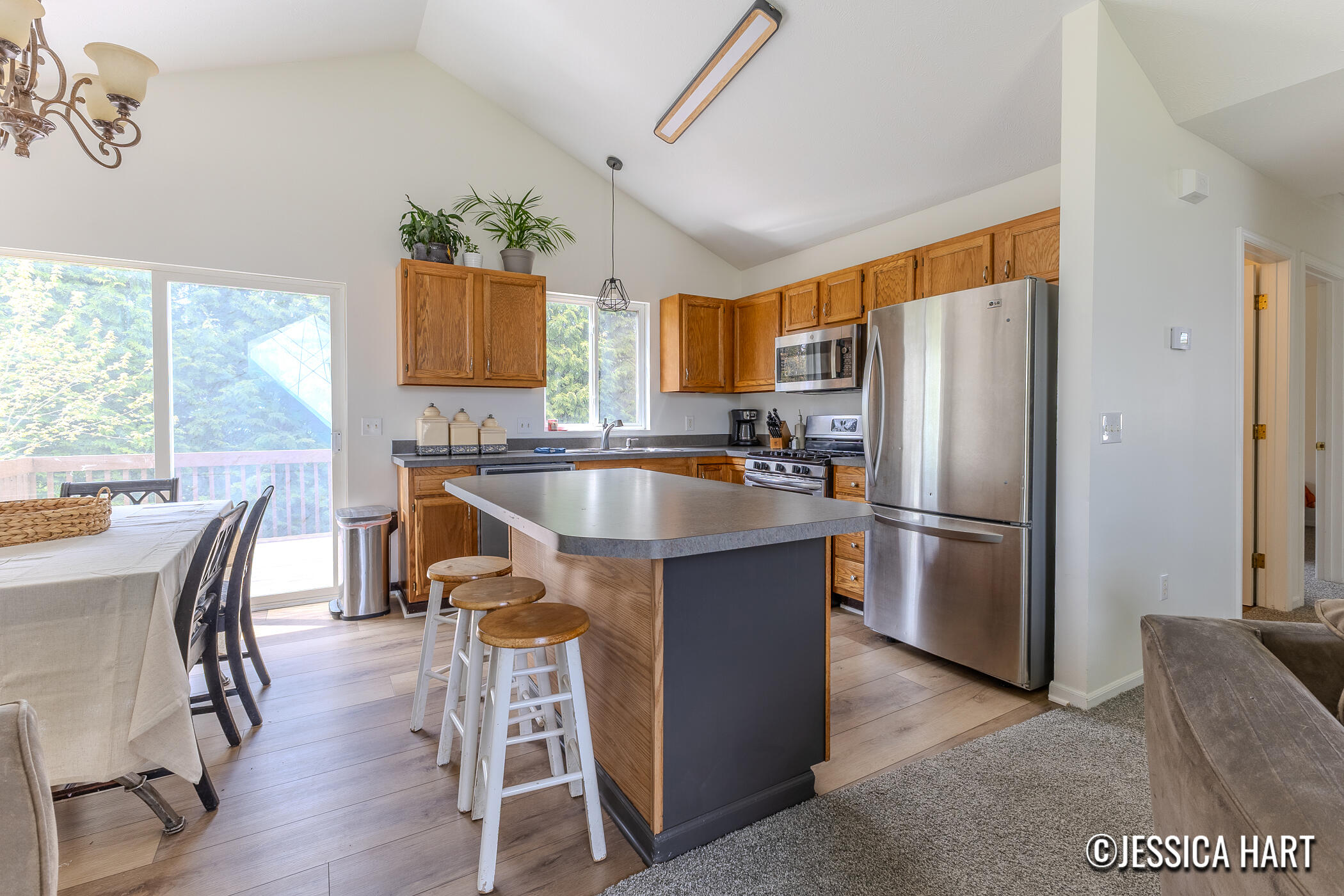 321 Pioneer Trail NE