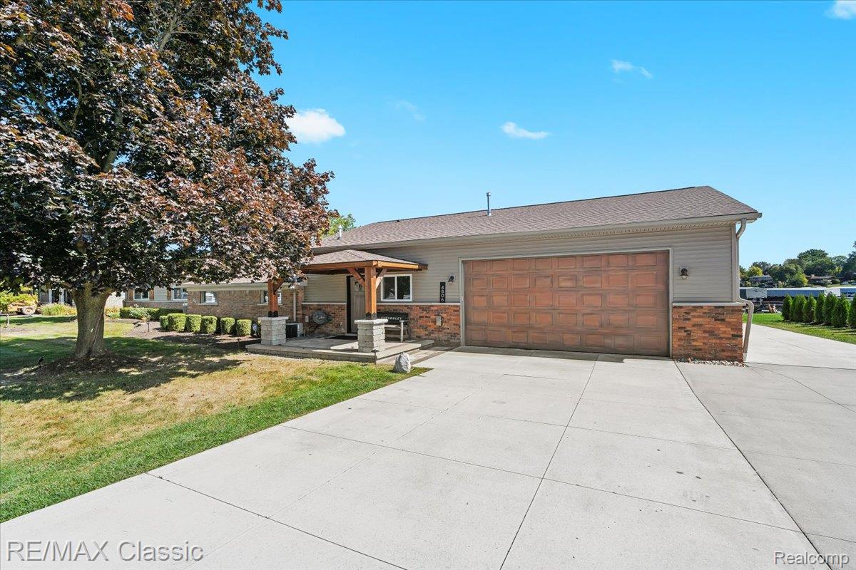 4806 Surfwood Drive