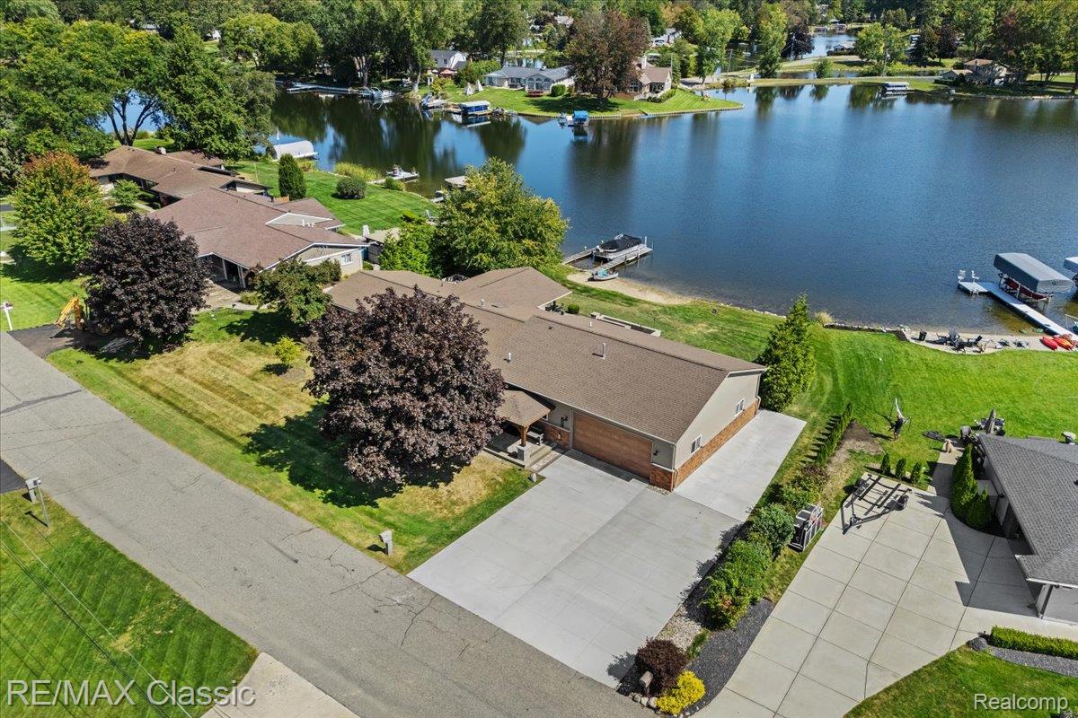 4806 Surfwood Drive