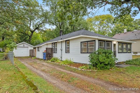 1753 Preston Avenue NW Walker City MI 49504