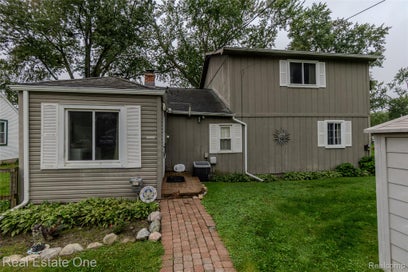 9393 Boncrest Street Commerce Charter Township MI 48382