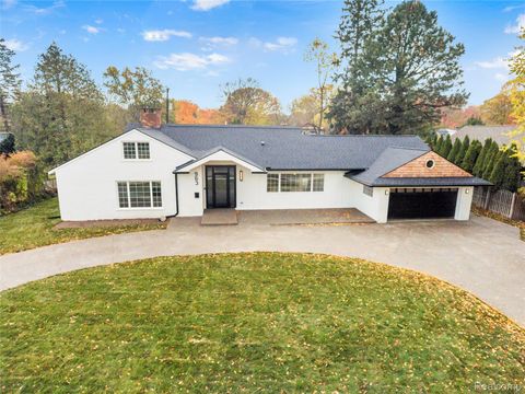 963 Lochmoor Boulevard Grosse Pointe City MI 48236