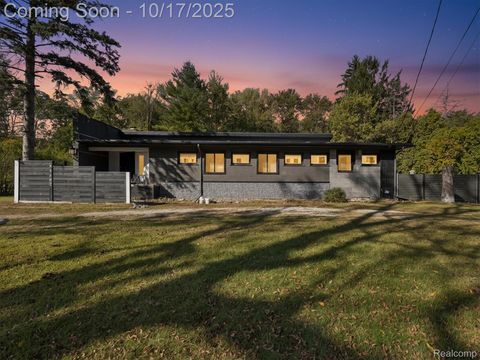 23463 Berg Road Southfield City MI 48033