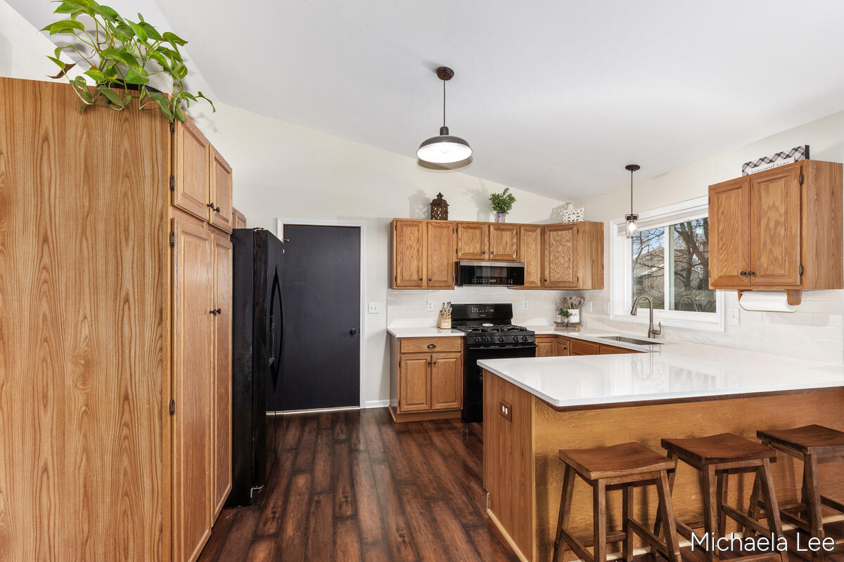 6737 Gran Via Drive NE