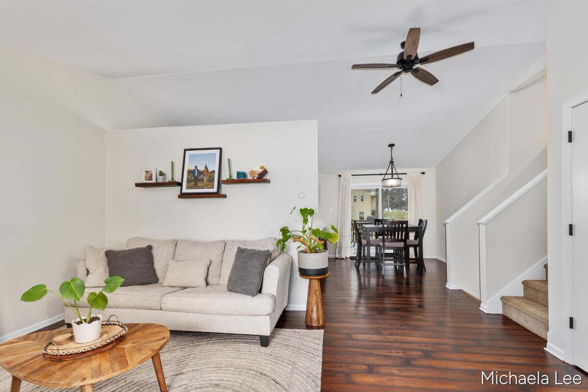 6737 Gran Via Drive NE