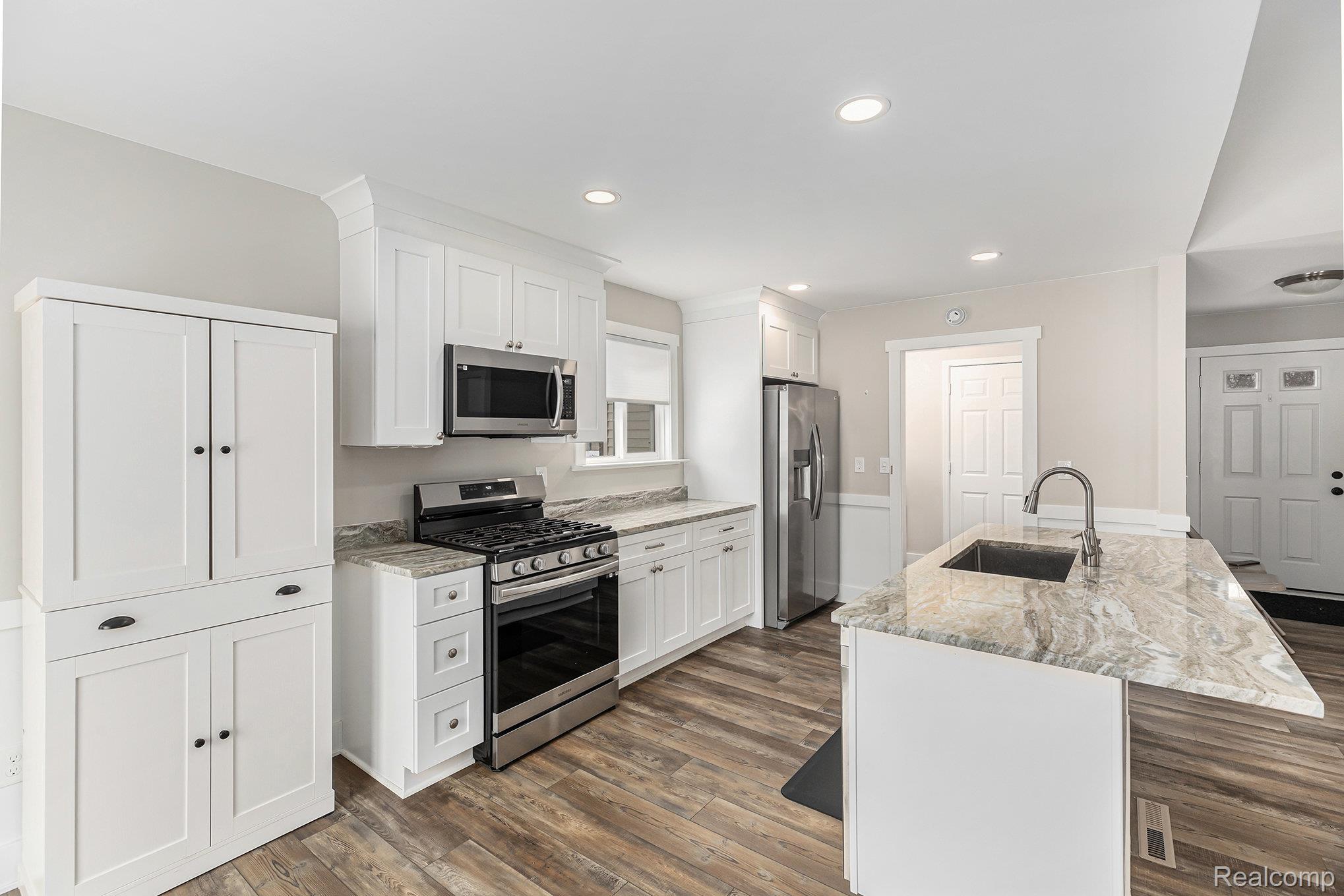 Shelby Twp, Michigan 48317, United States, 3 Bedrooms Bedrooms, ,2 BathroomsBathrooms,Residential,Active,253695