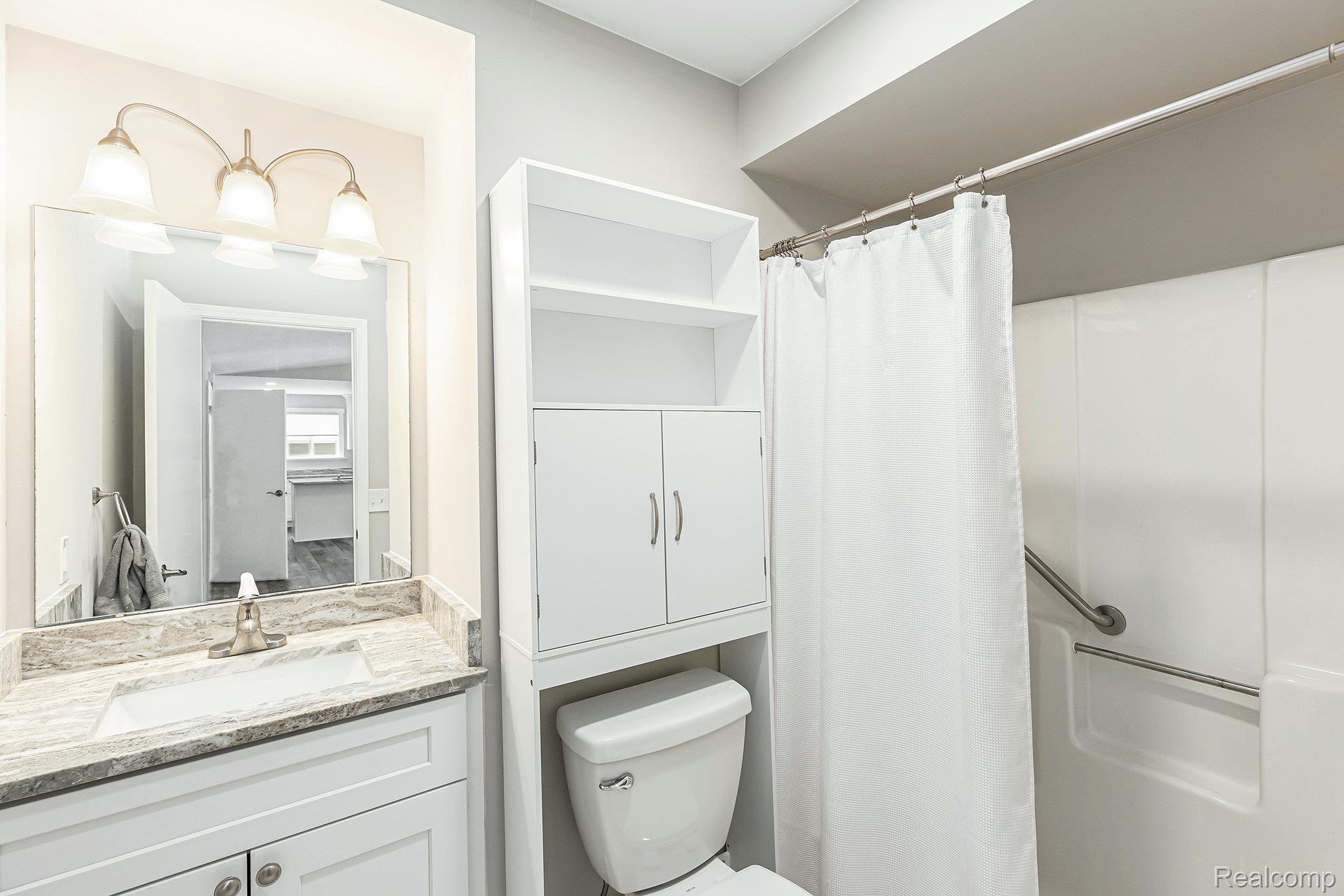 Shelby Twp, Michigan 48317, United States, 3 Bedrooms Bedrooms, ,2 BathroomsBathrooms,Residential,Active,253695