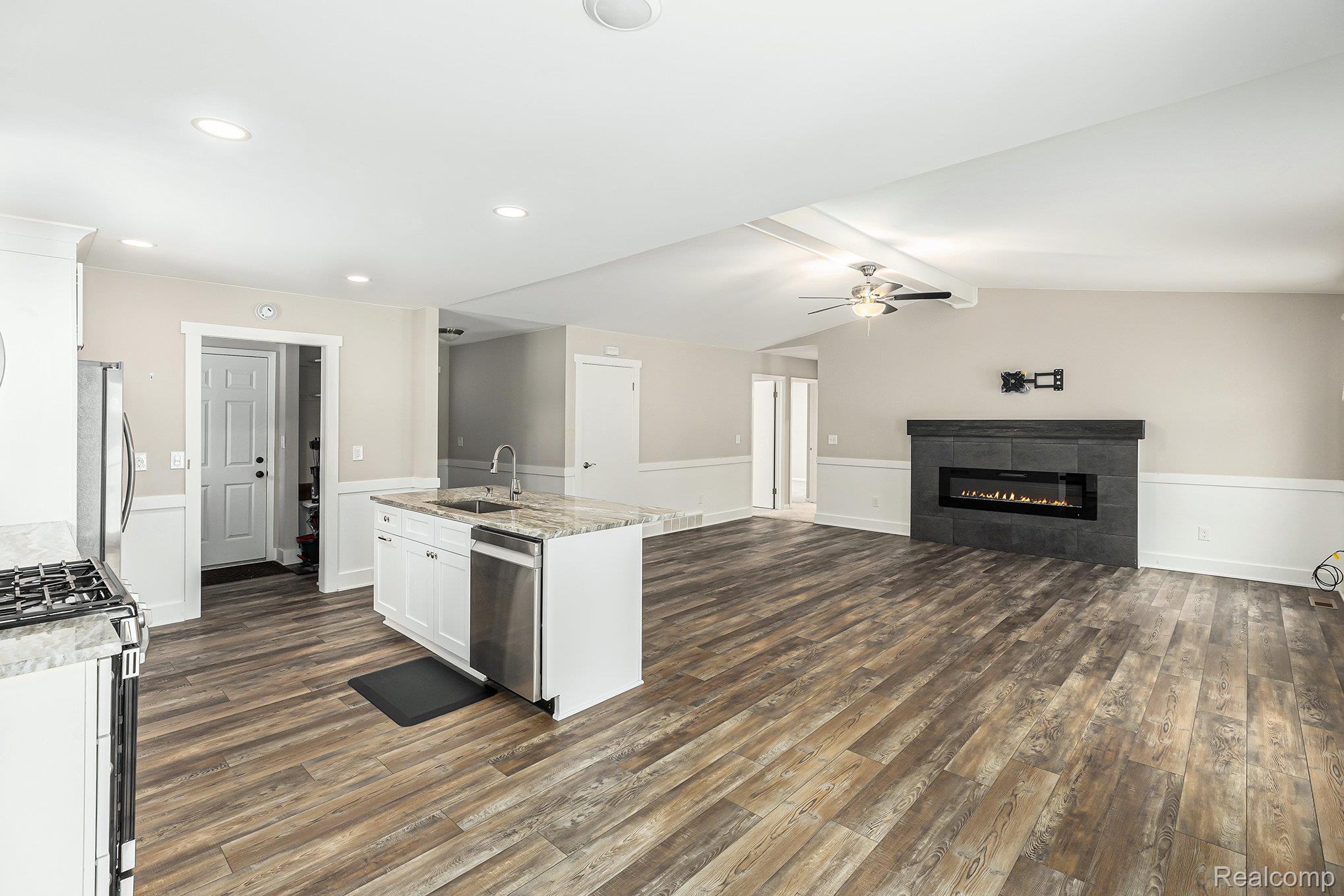 Shelby Twp, Michigan 48317, United States, 3 Bedrooms Bedrooms, ,2 BathroomsBathrooms,Residential,Active,253695