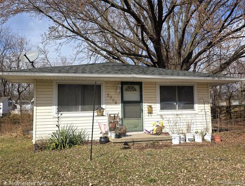 Photo of 2909 E Pierson Road, Flint City, MI 48506 (MLS # 20261016181)