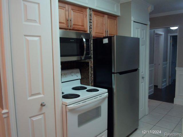 761 W MAPLE Road 54