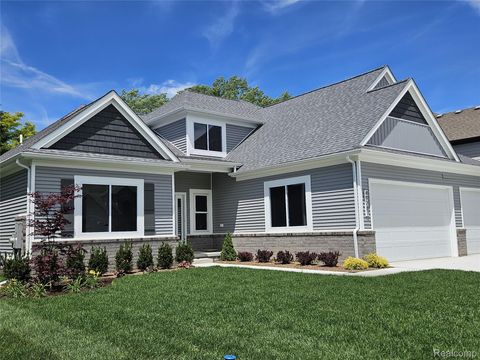 Photo of 49287 London Bridge Drive, Macomb Township, MI 48044 (MLS # 20261048629)