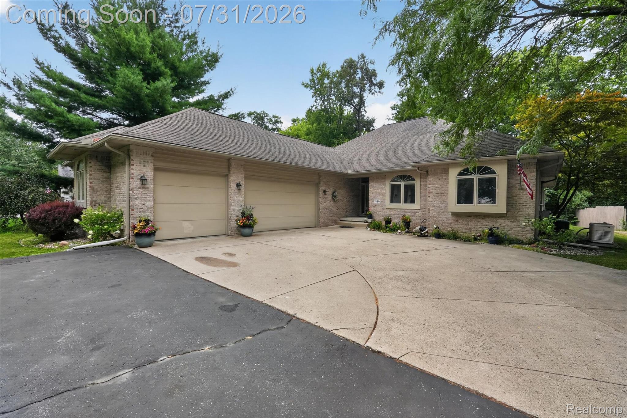 7480 Majestic Woods Drive