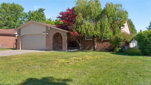 13979 BISCAYNE DR, STERLING HEIGHTS, MI 48313 - Image f46584cce34ecb2a85941df3a0461ae4/262245587