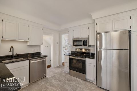 Tiny photo for 883 Lakepointe Street, Grosse Pointe Park City, MI 48230 (MLS # 58050201447)