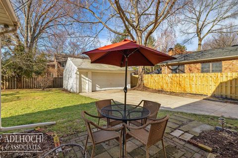 Tiny photo for 883 Lakepointe Street, Grosse Pointe Park City, MI 48230 (MLS # 58050201447)