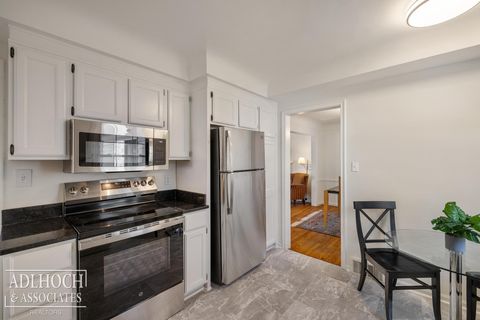 Tiny photo for 883 Lakepointe Street, Grosse Pointe Park City, MI 48230 (MLS # 58050201447)