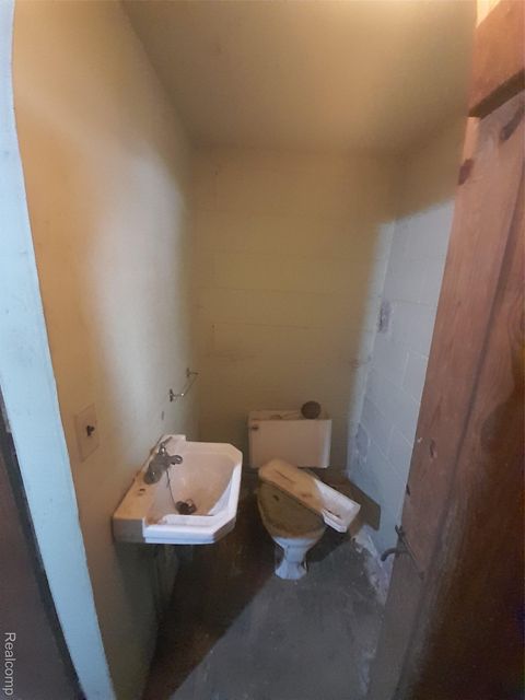 Tiny photo for 2597 W 8 Mile Road, Detroit City, MI 48221 (MLS # 20261016118)