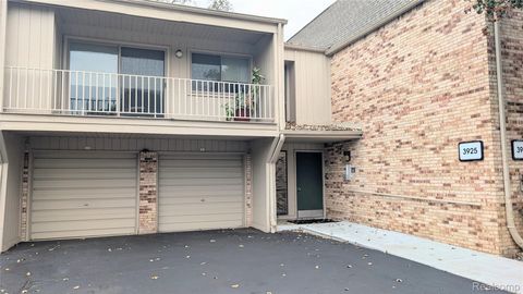 3925 Lone Pine Road 300 West Bloomfield Charter Township MI 48323