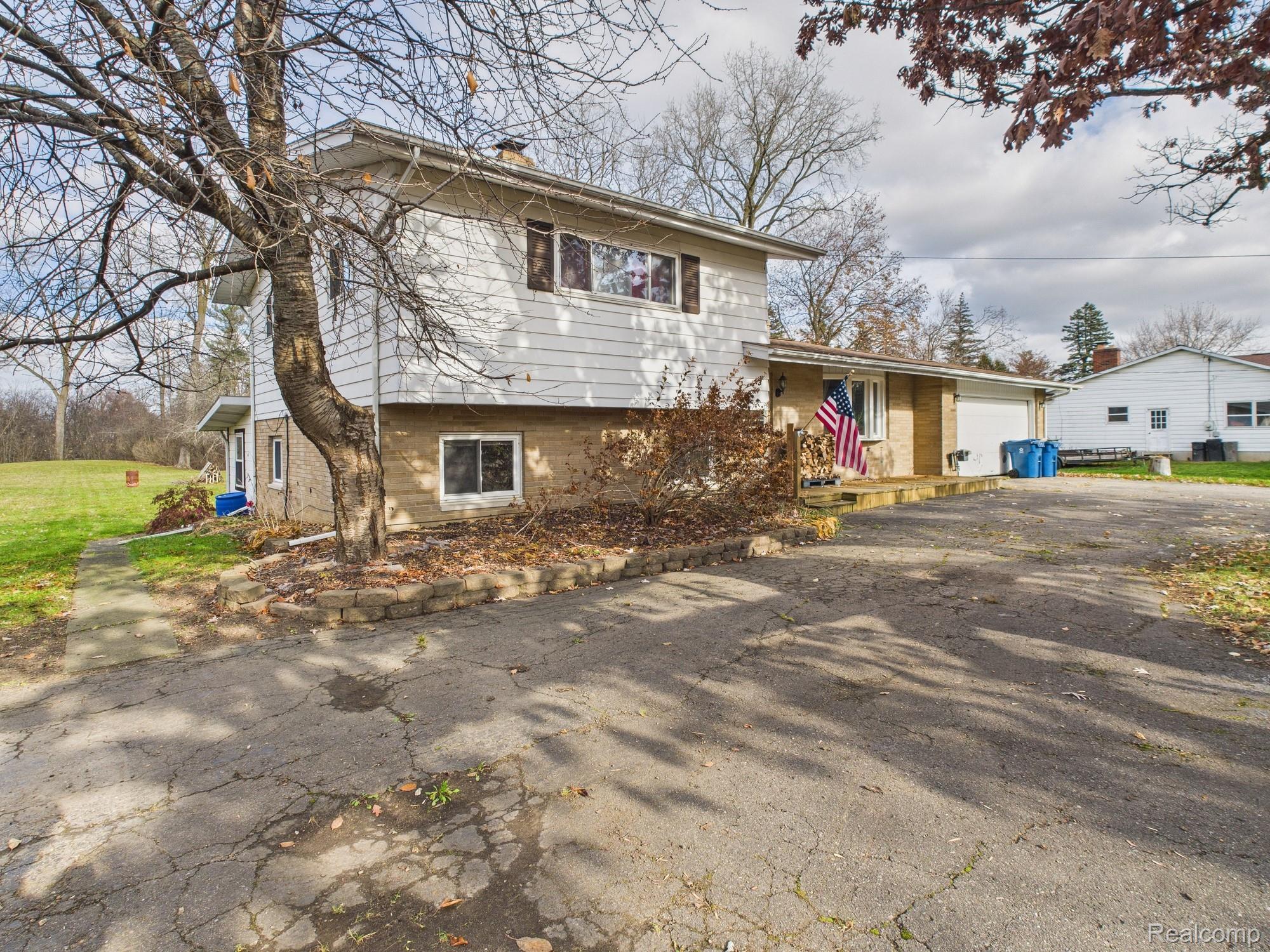 1256 W Rowland Street